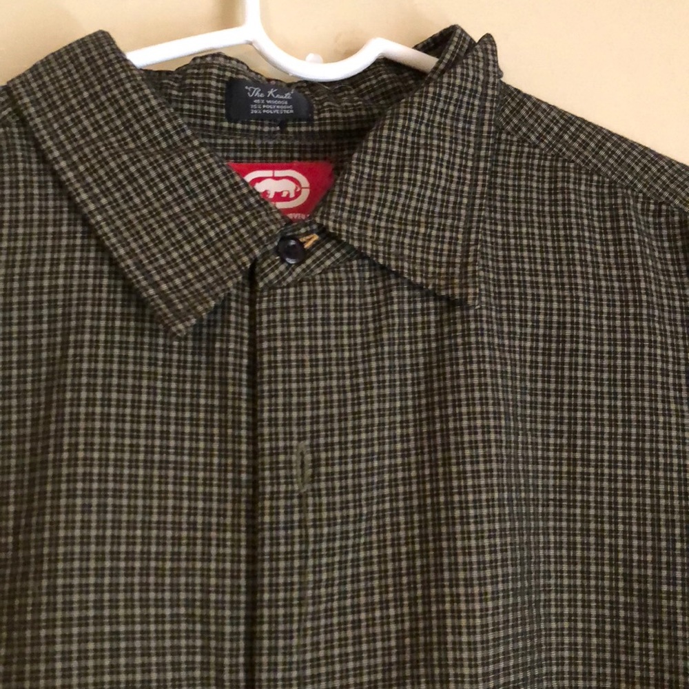 Button down casual shirt sleeve shirt